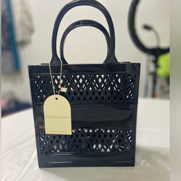 NWT LUNAMOON Smooth vented Mini hand/ crossbody bag - Size 7.5X7.25X3.75 - Picture 1 of 6